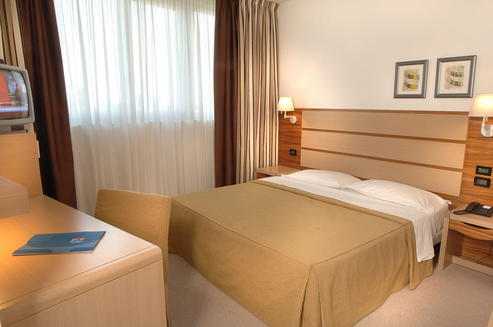 Cardano Hotel Malpensa Cardano Al Campo Exterior foto
